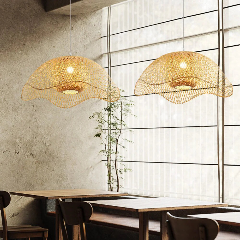 Lampada a sospensione in bambù intrecciato a mano