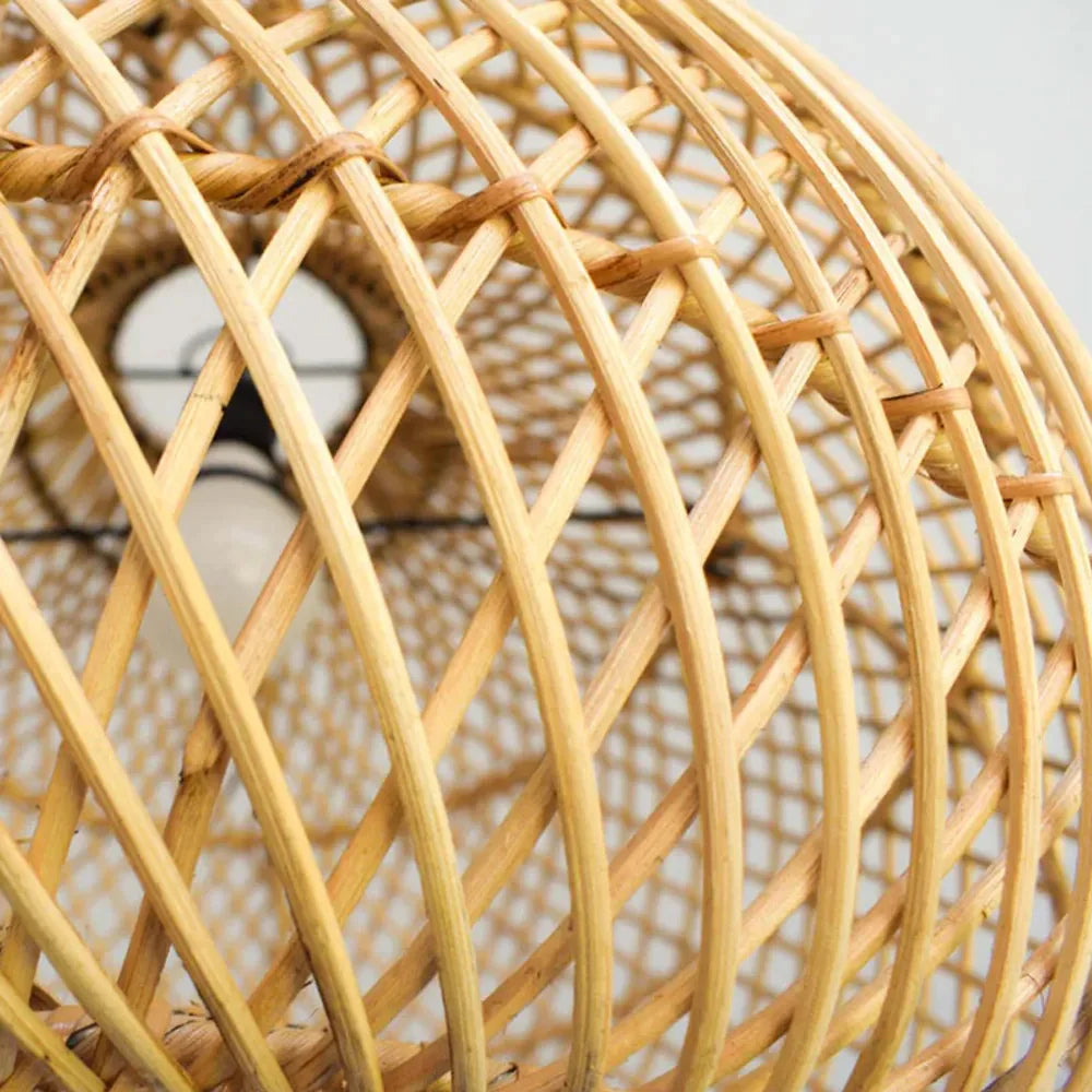Lampada a sospensione in rattan intrecciato a mano