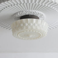 Klassische weiße runde Anhängerlampe