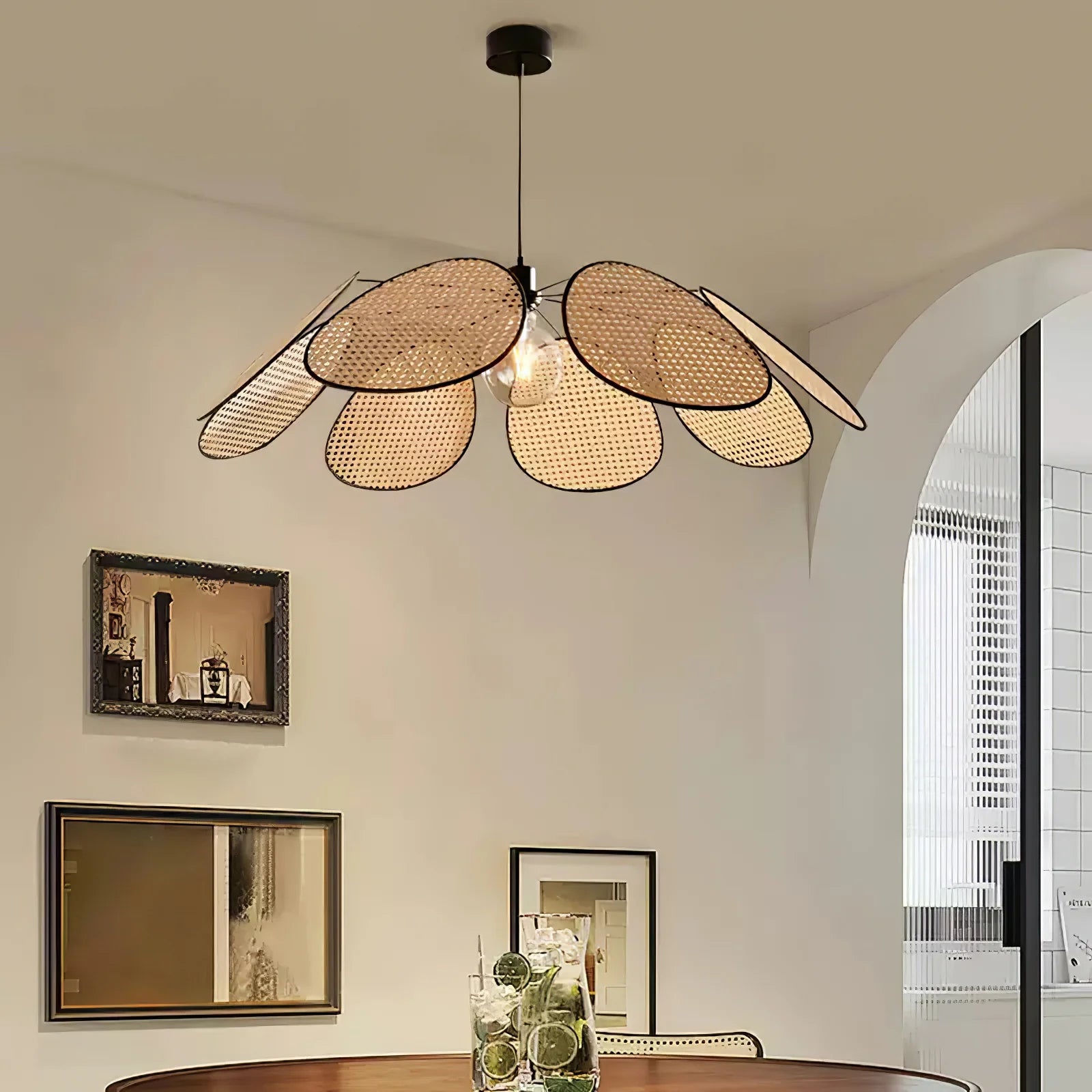 Lampada a sospensione a fiori intrecciati