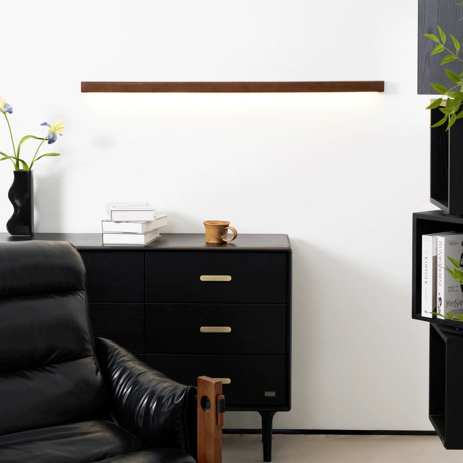 Lampada da parete contemporanea in legno Arlo