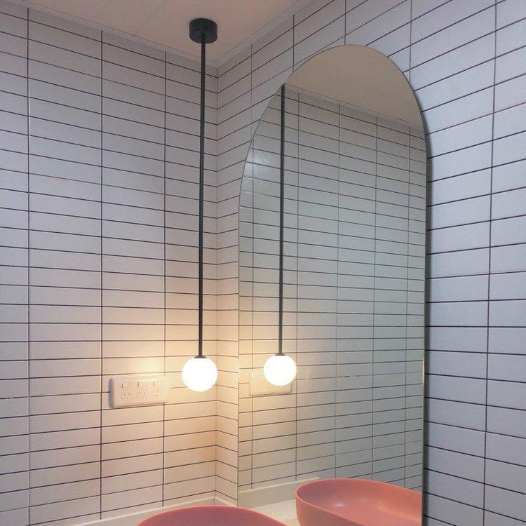 Minimalistisk sfære messing pendel