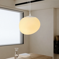 Suspension nordique en galets blancs