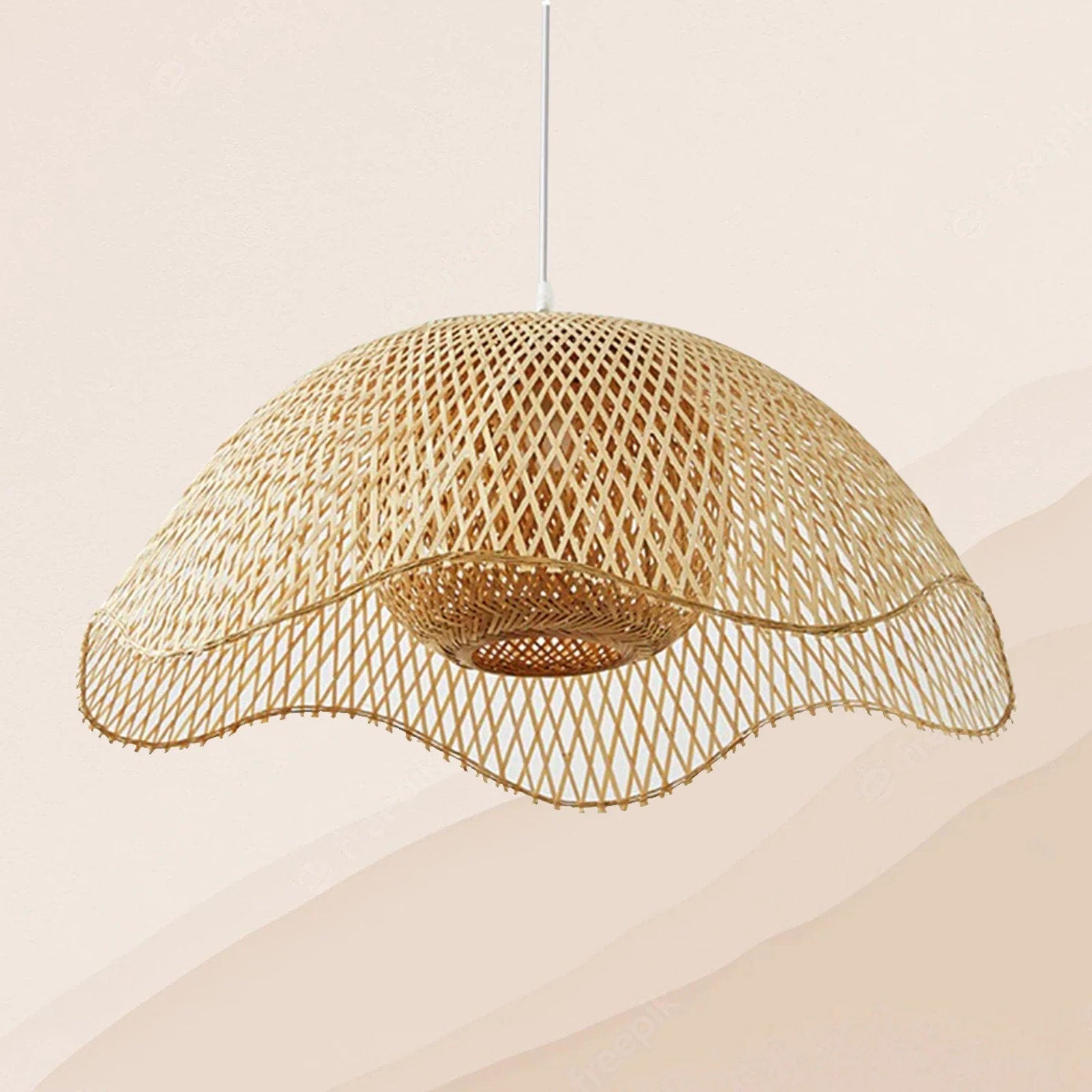 Lampada a sospensione in bambù intrecciato a mano