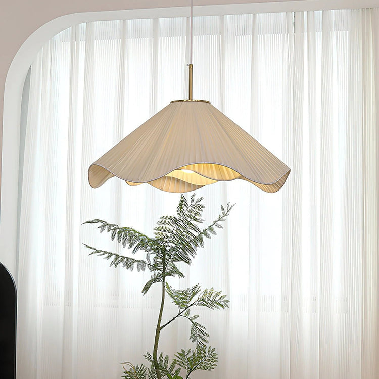 Stilfuldt kurvet stof pendel lys