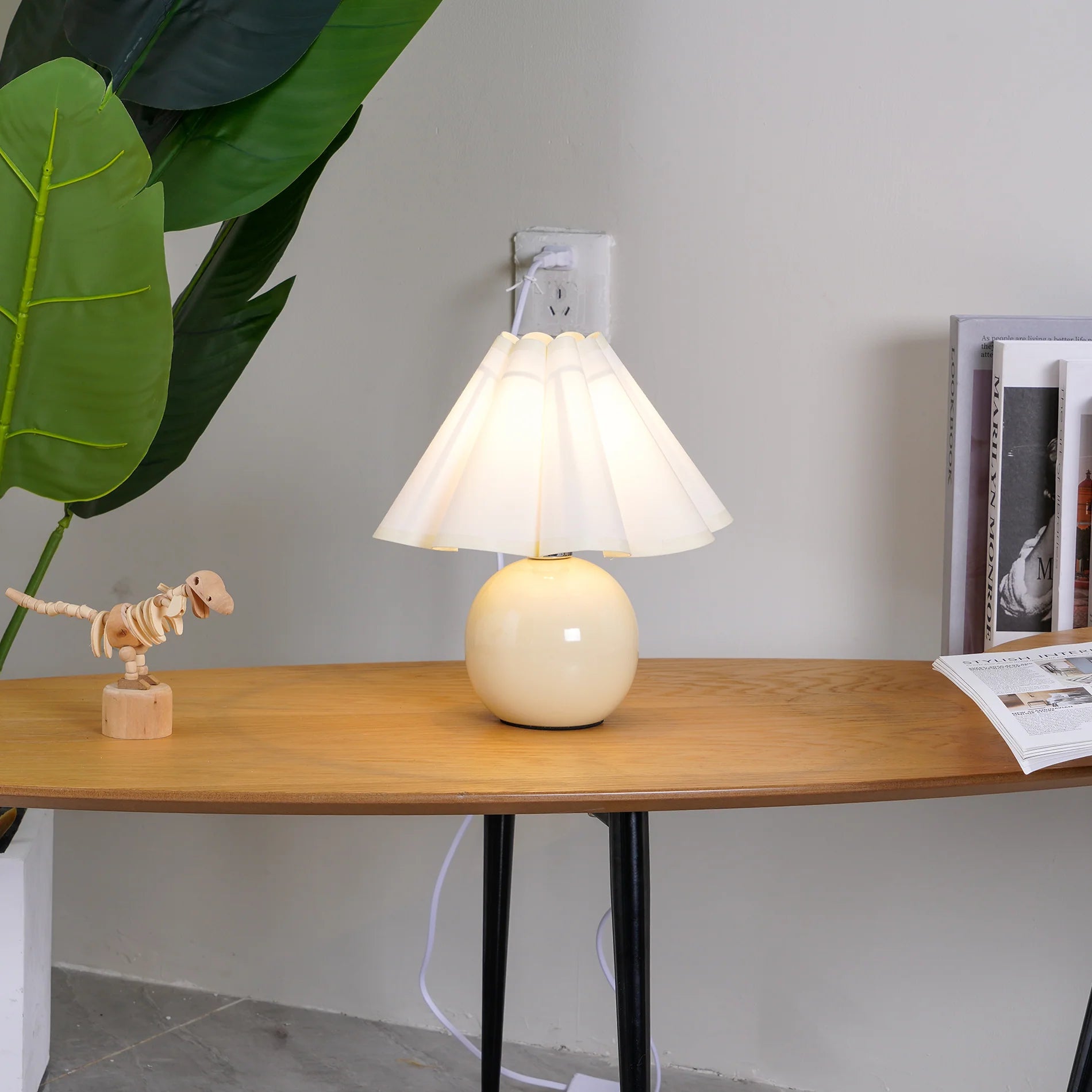 Classical Rounded Mushroom Fabric Table Lamp