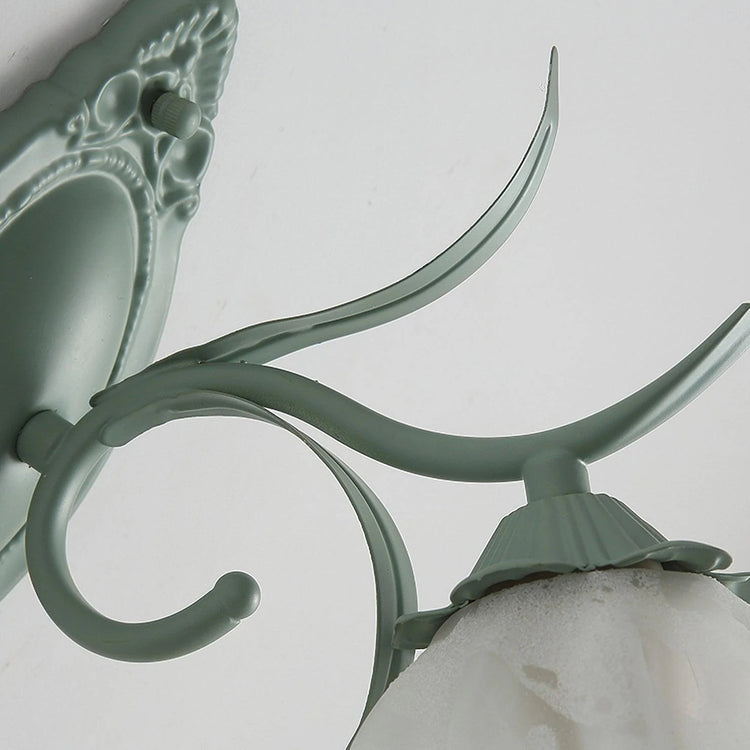 Stilfuld blomstret glasvæglampe