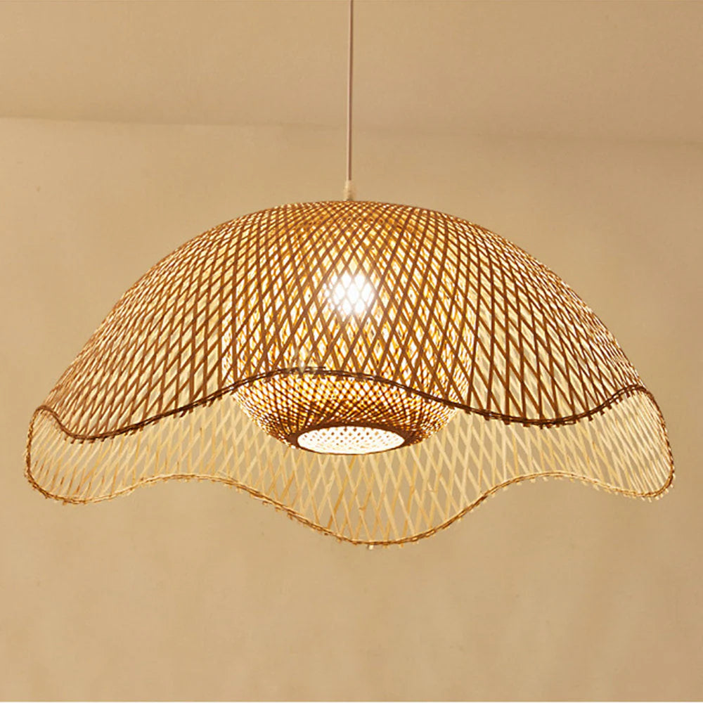Lampada a sospensione in bambù intrecciato a mano