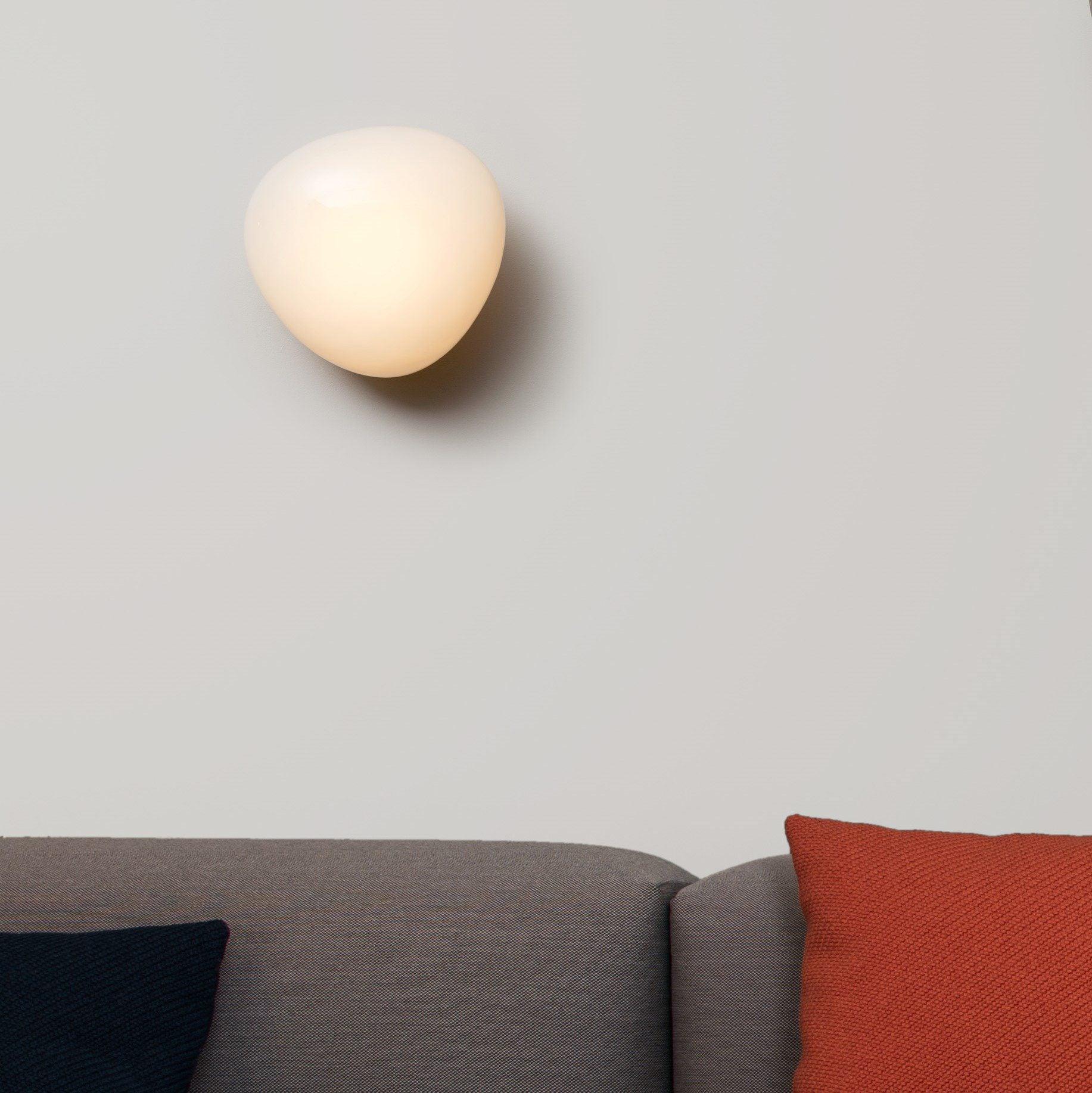 Lampada da parete a sfera luminosa
