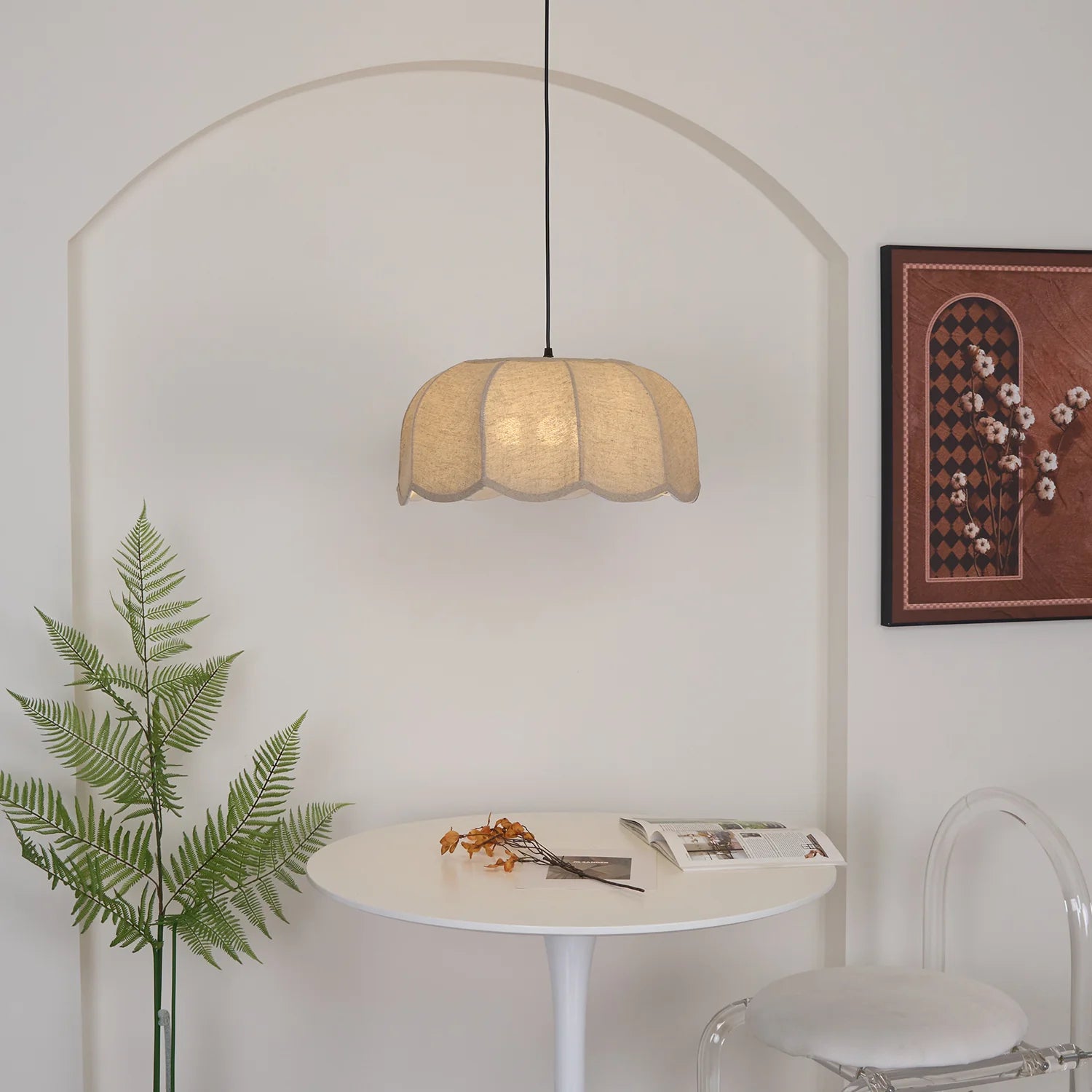 Lampe suspendue classique en tissu à bords festonnés