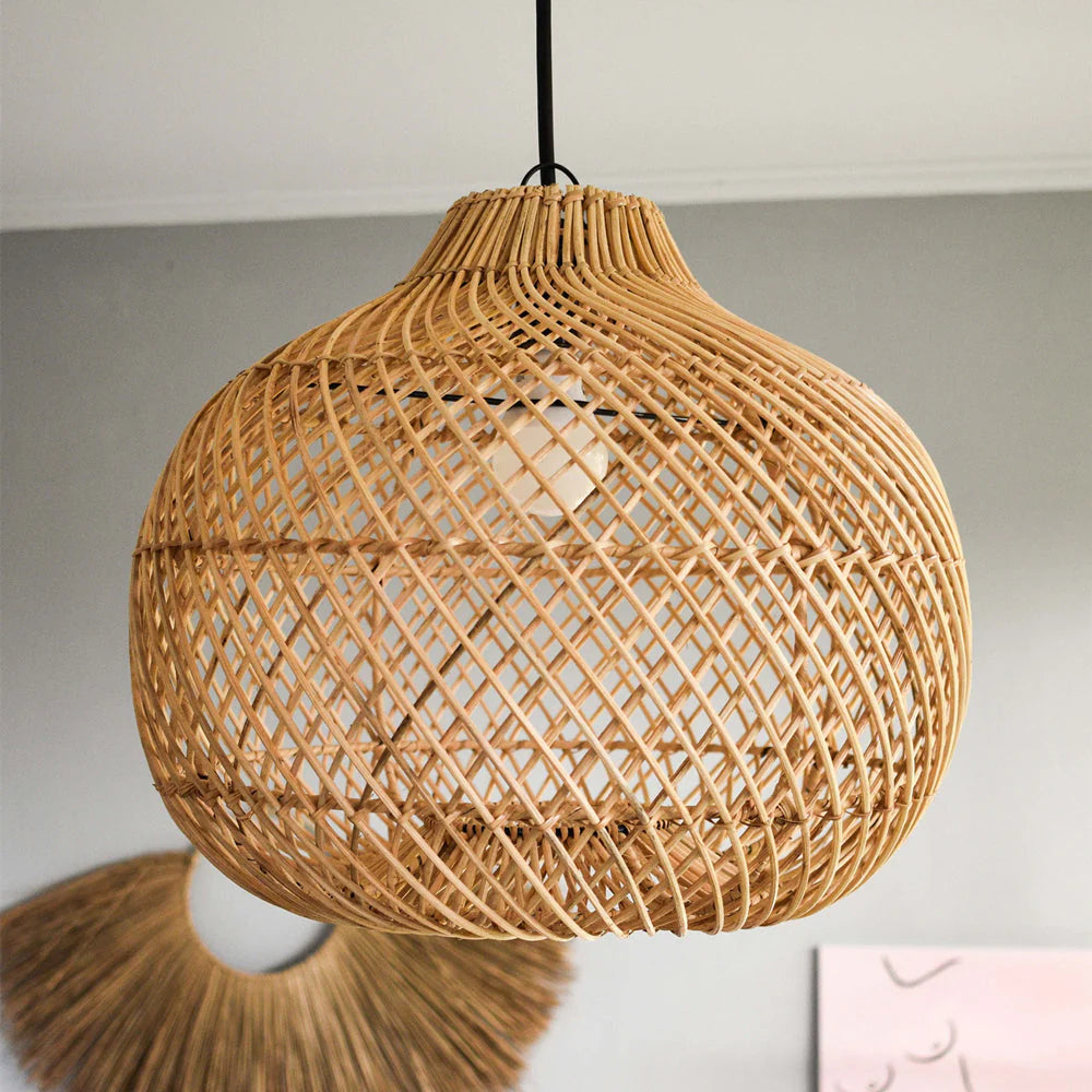 Lampada a sospensione in rattan intrecciato a mano