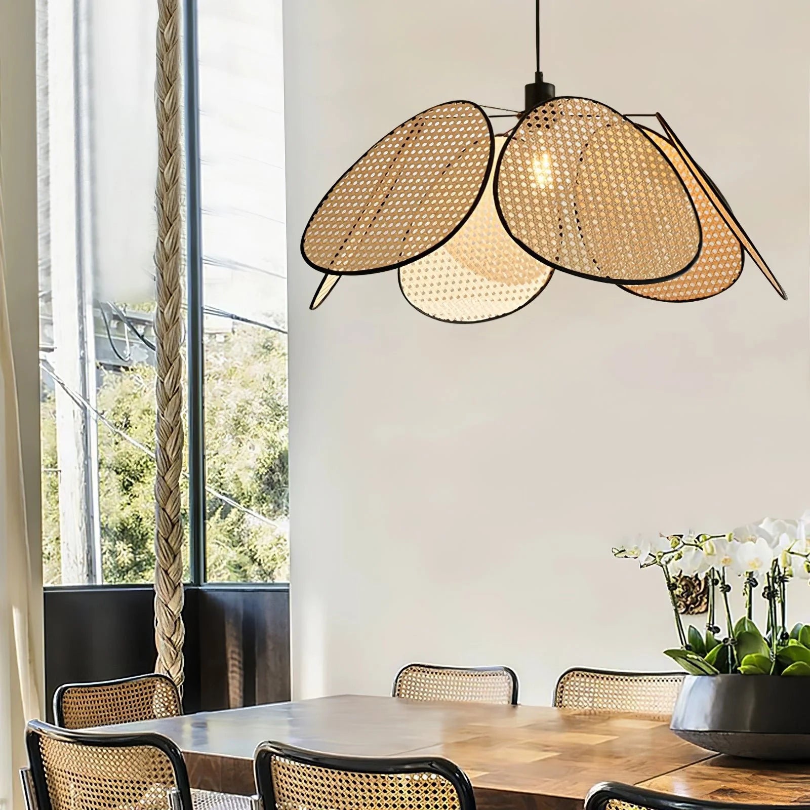 Lampada a sospensione a fiori intrecciati