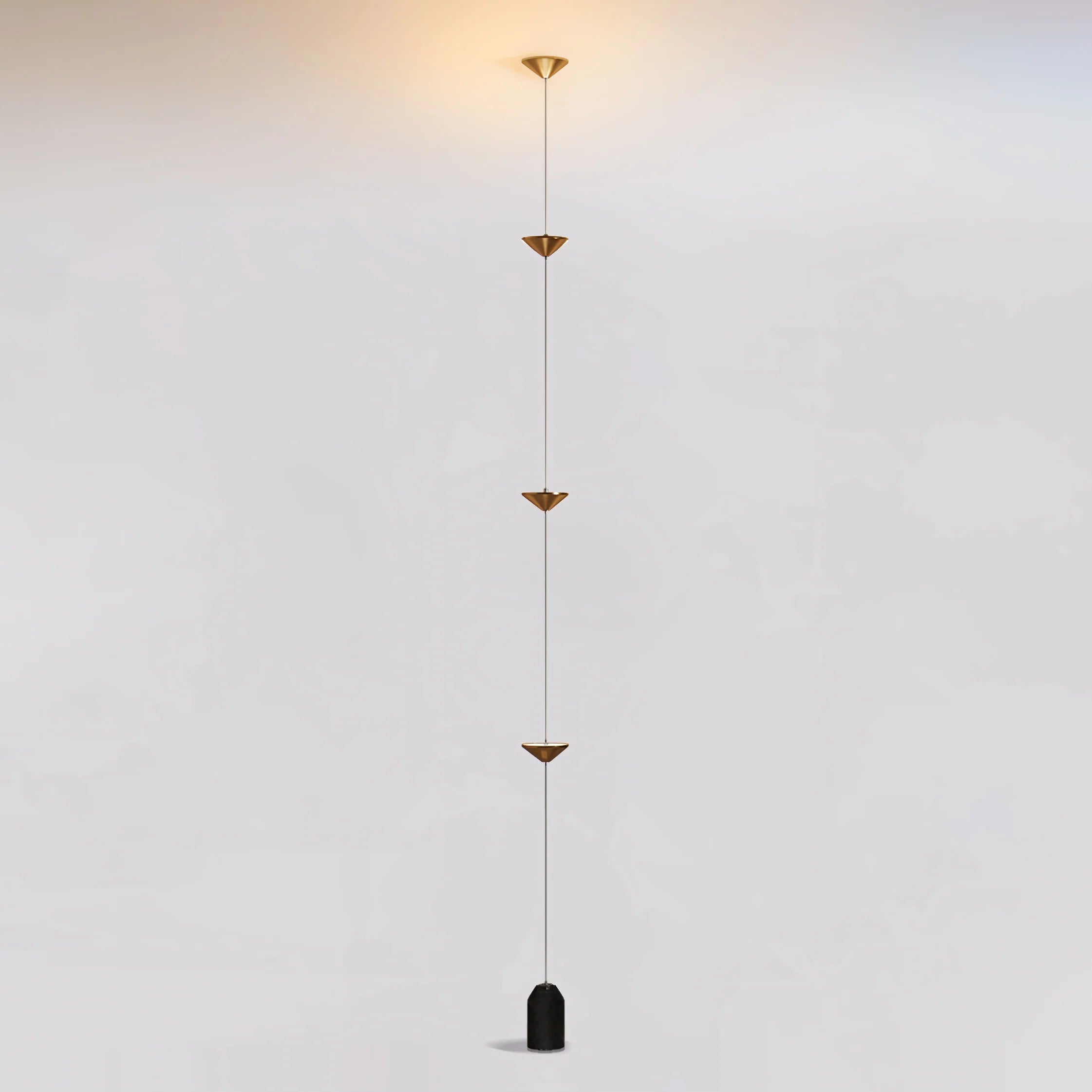 Lampadaire conique moderne en acier