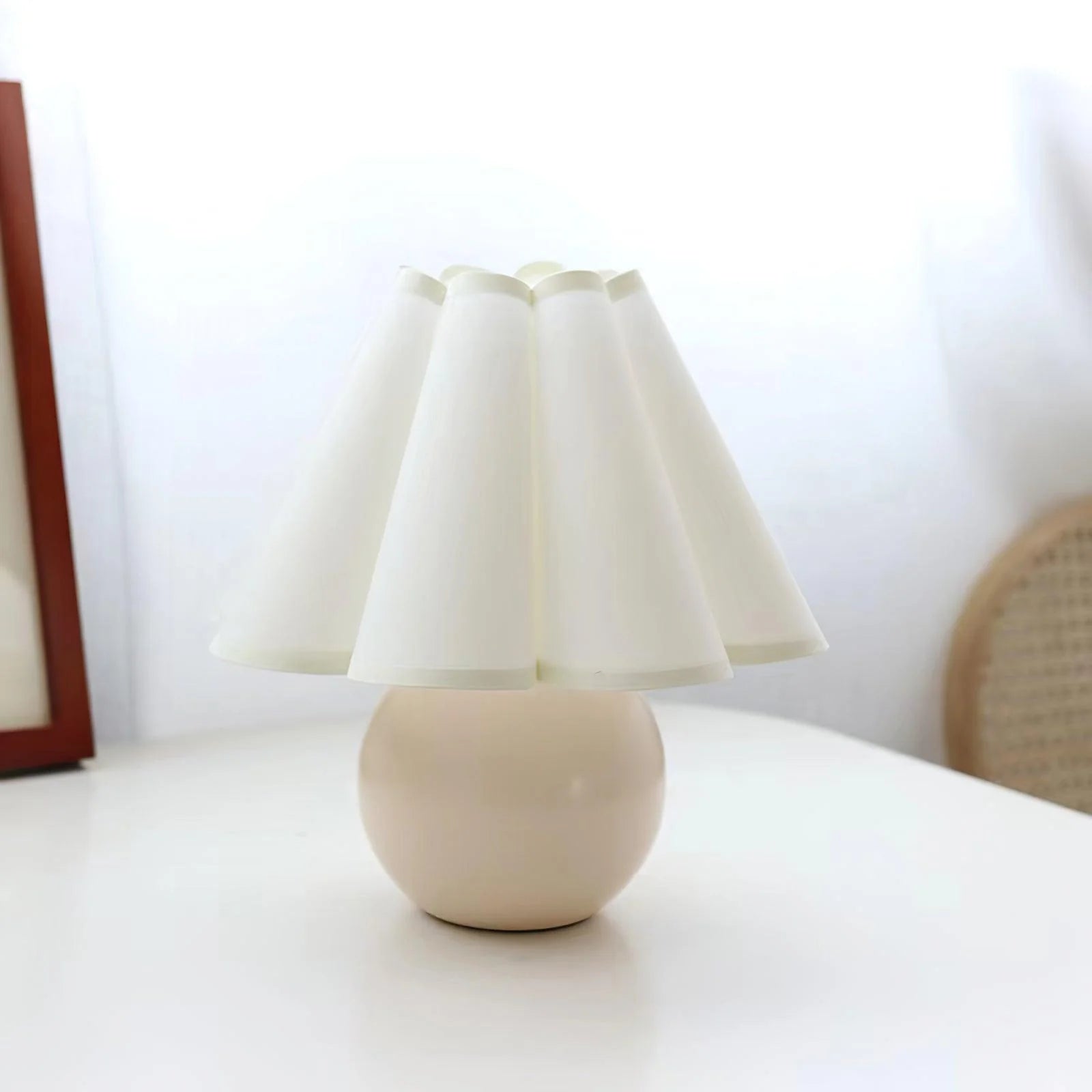 Classical Rounded Mushroom Fabric Table Lamp