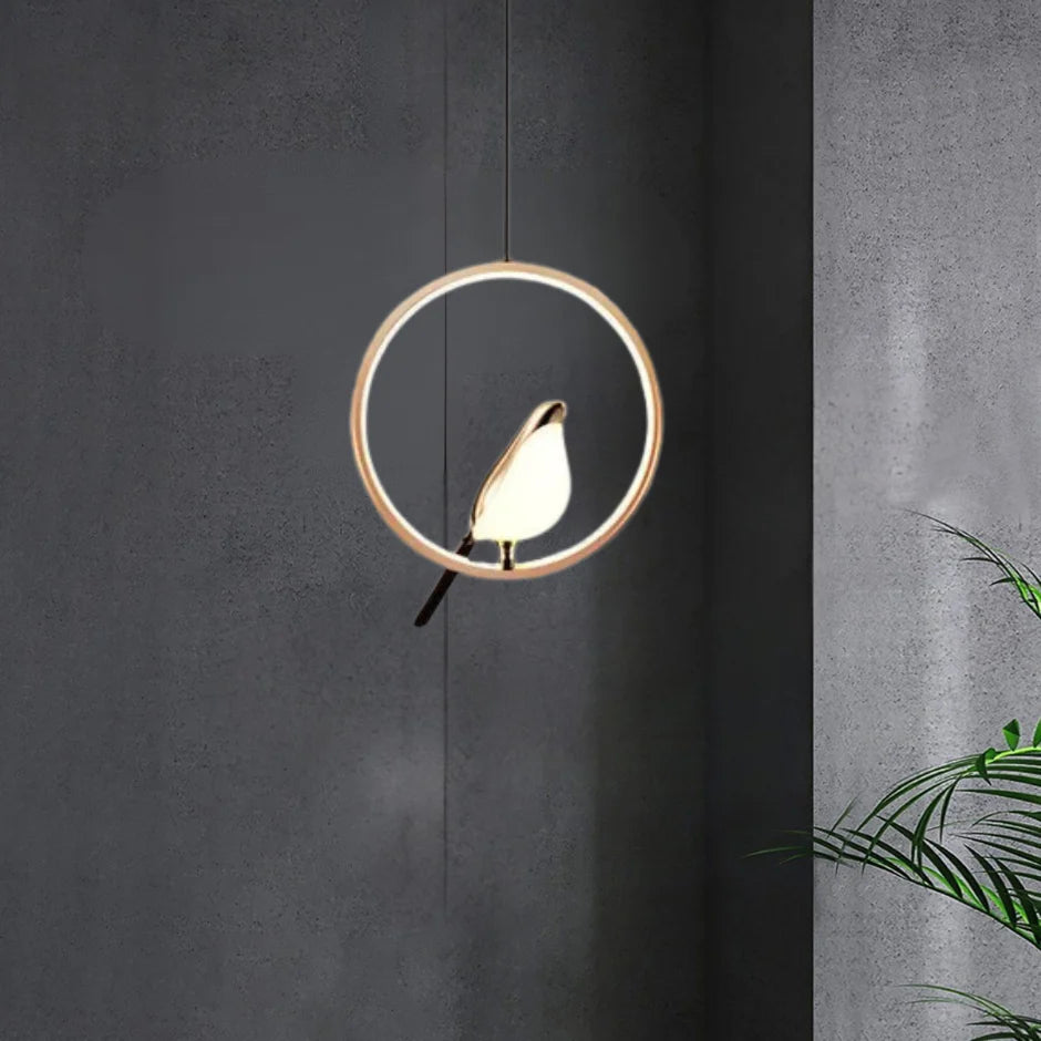 Pendante d'oiseau doré chic moderne