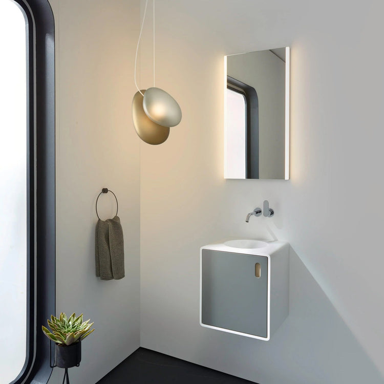 Stilfuldt ovalt glaspendellys