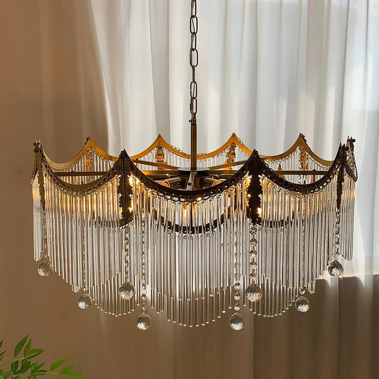 Moderne lysekrone med runde krystalelementer