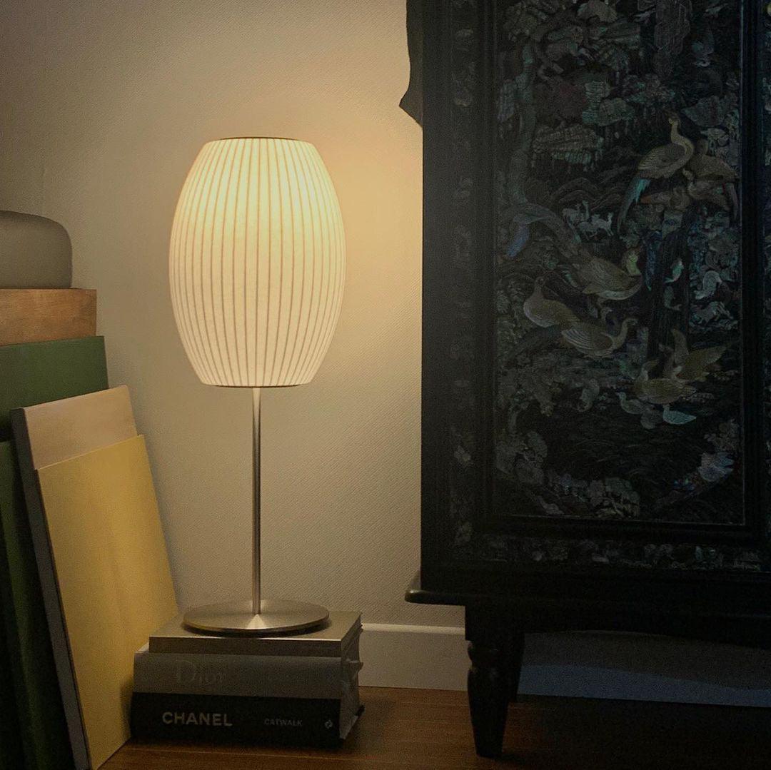 Lampe de table classique arrondie en soie