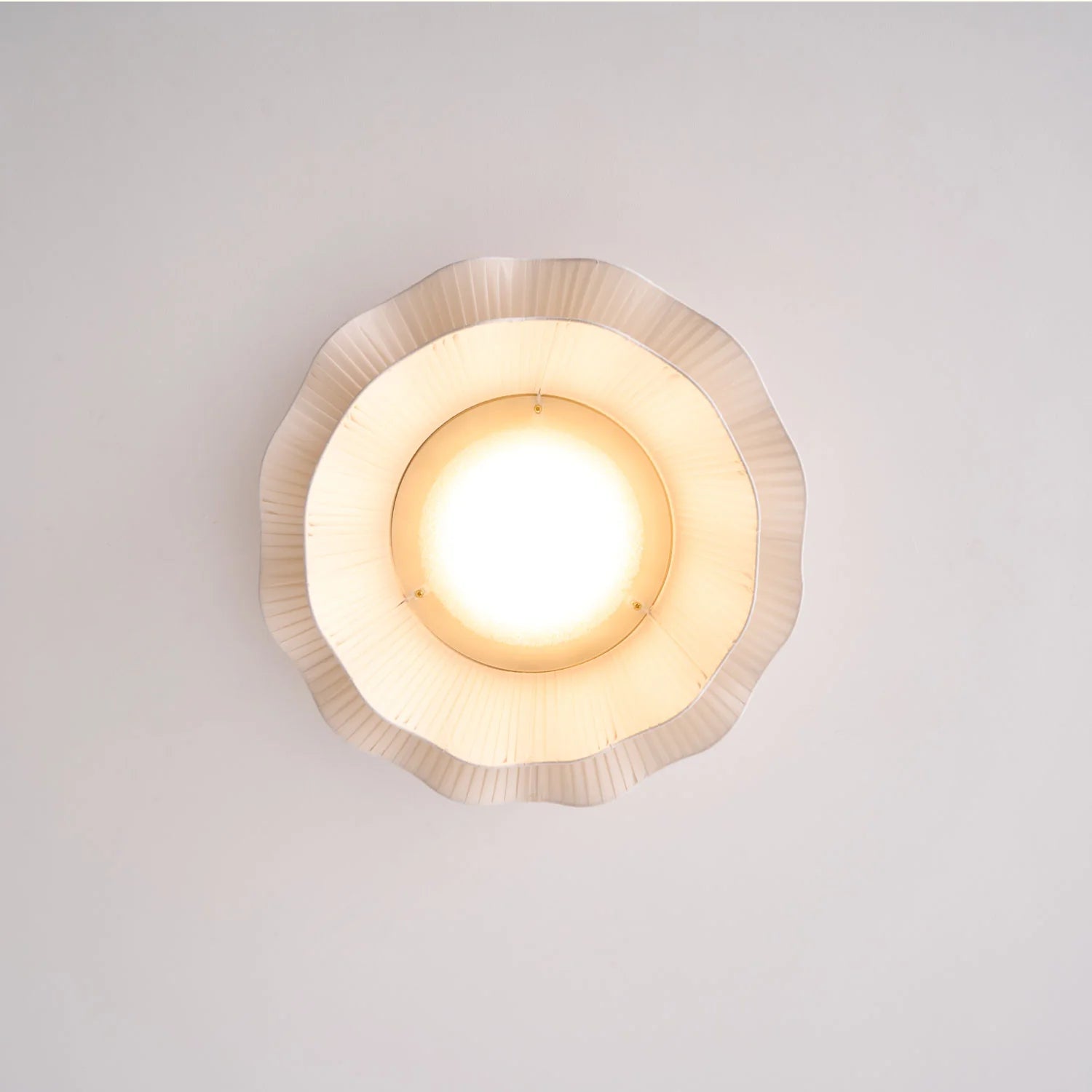 Plafonnier contemporain en tissu ondulé