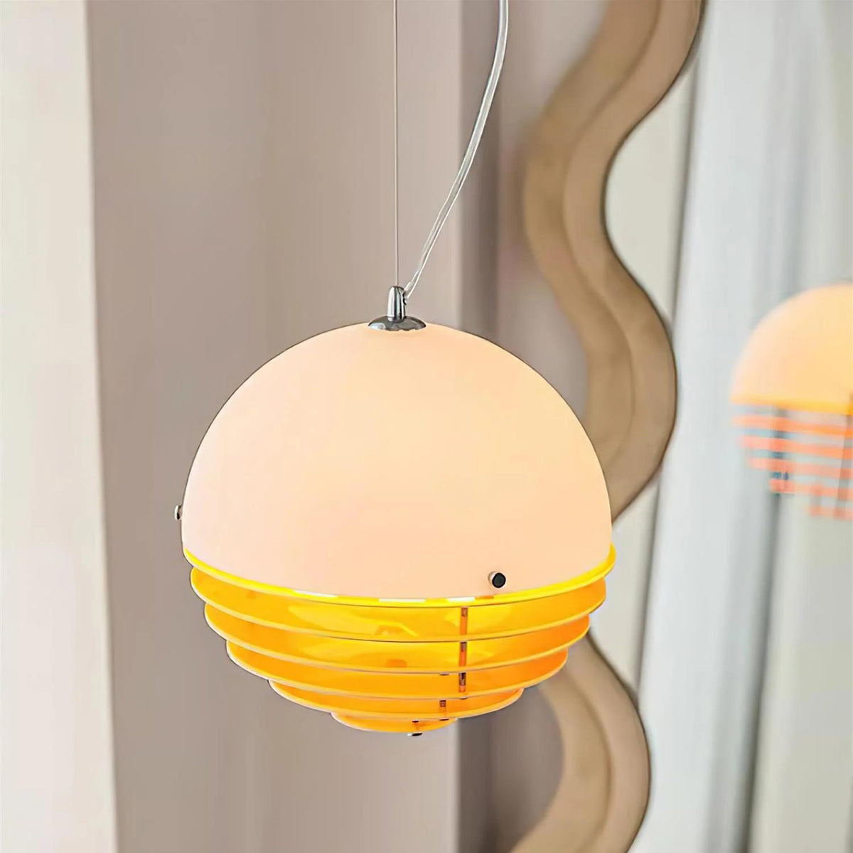 Lampada del ciondolo arancione Bauhaus della metà del secolo