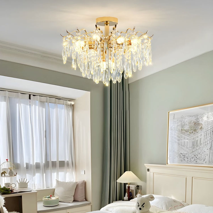 Moderne lysekrone med dråbevis krystal i klare nuancer