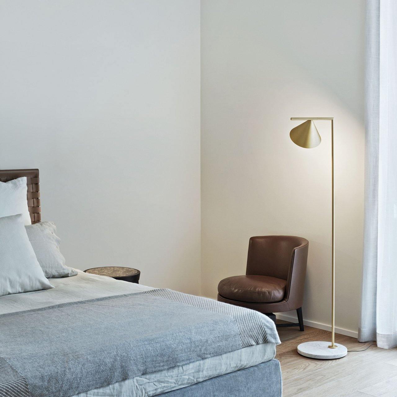 Moderne lineær metalgulvlampe