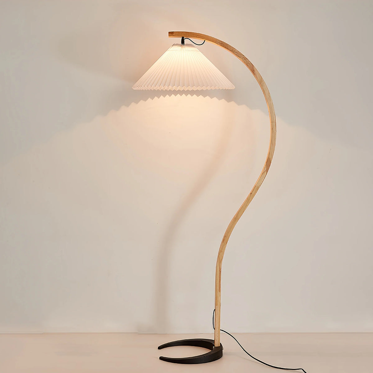 Skandisk bue gulvlampe