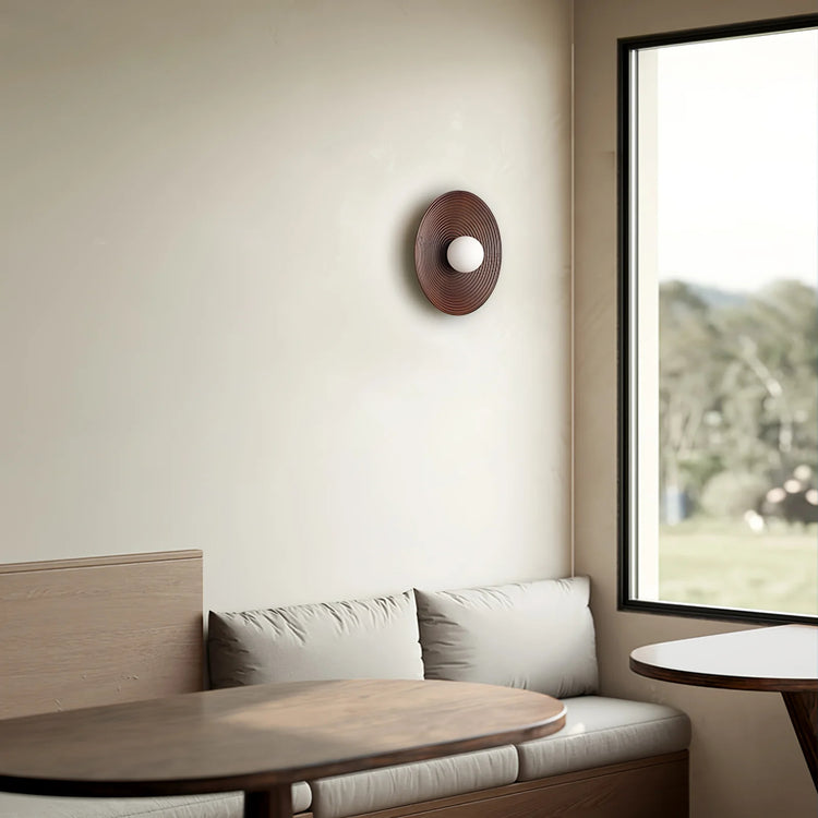 Klassisk væglampe i rund ask