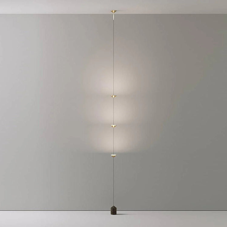 Moderne gulvlampe i konisk stål