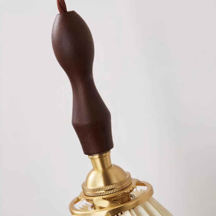 Moderne plisseret valnød væglampe