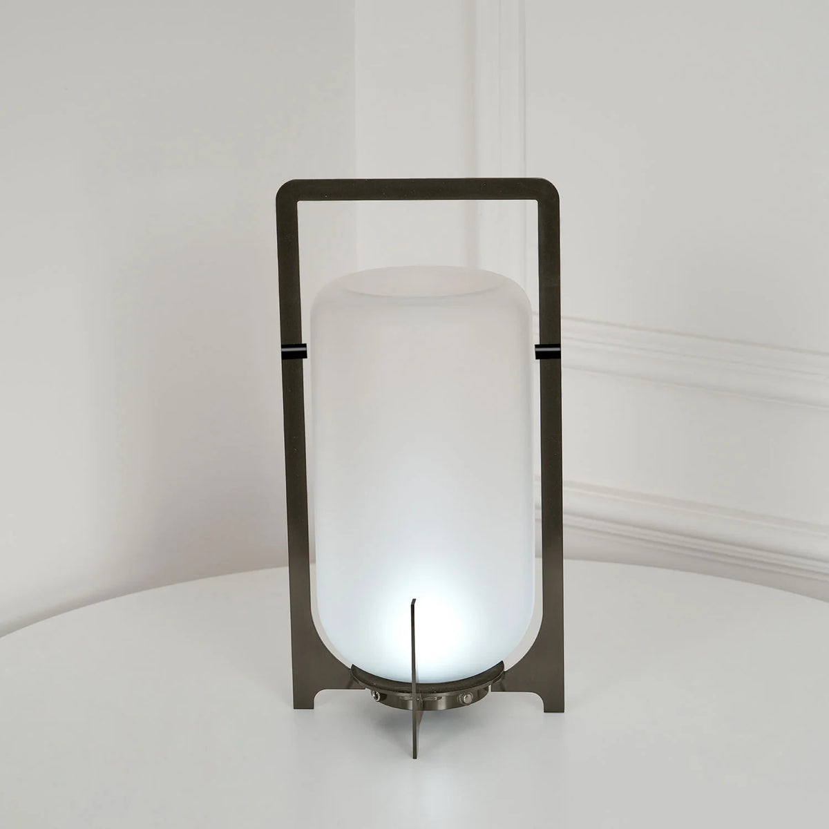 Lumière de table en braises crépusculaire