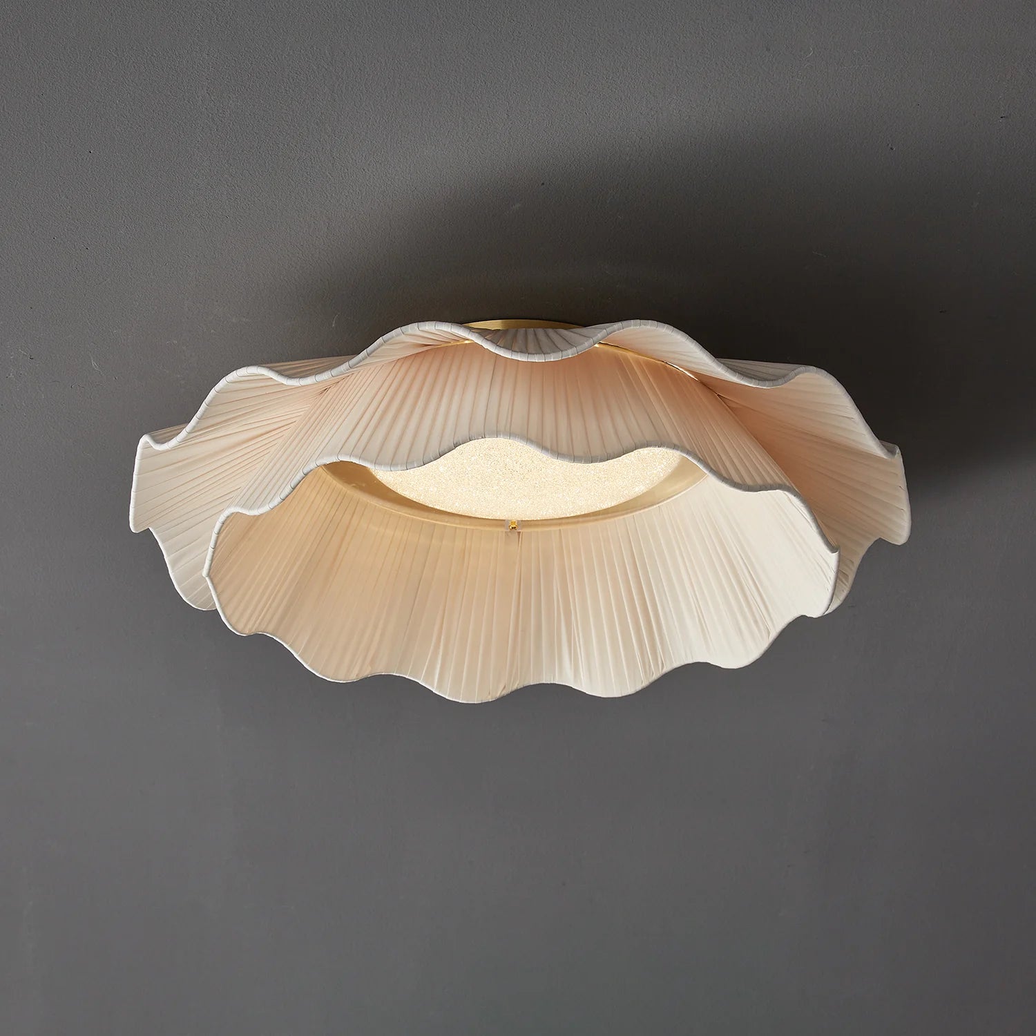 Plafonnier contemporain en tissu ondulé