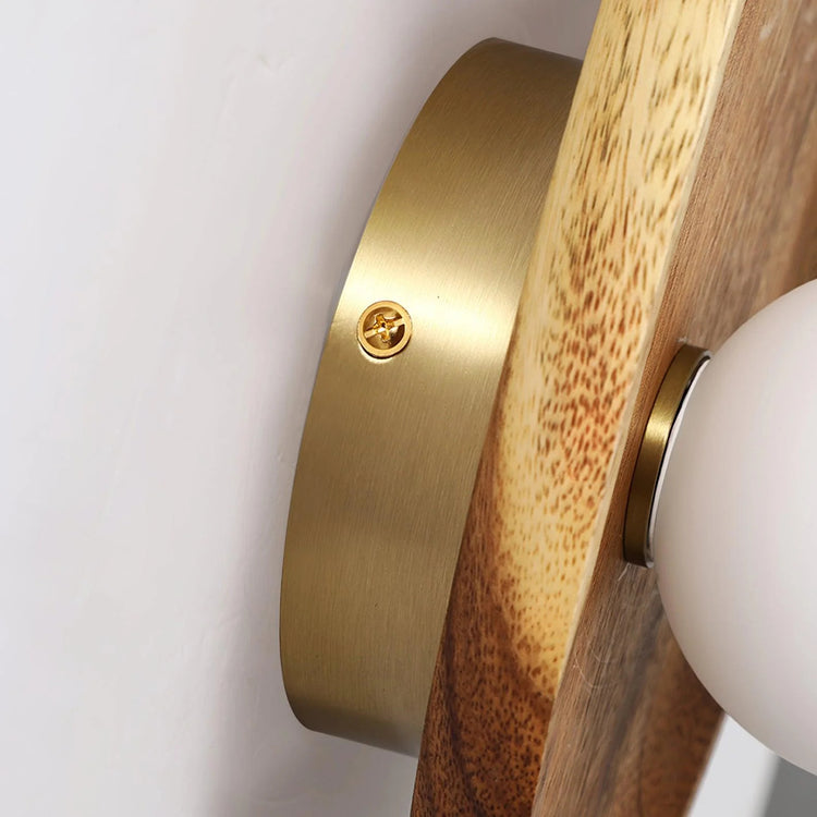 Skandinavisk pladetræ væglampe