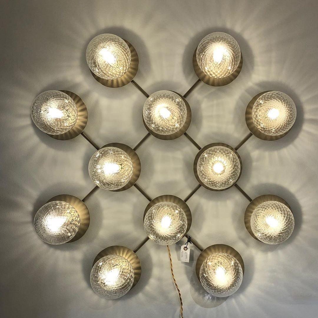 Snygg vägglampa i glas