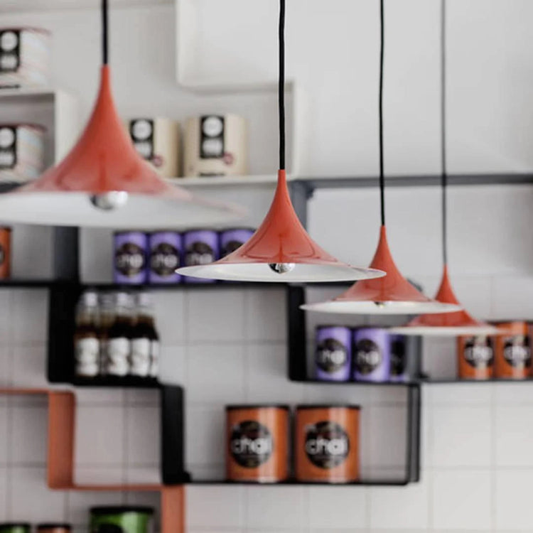 Stilfuld buelampe i aluminium