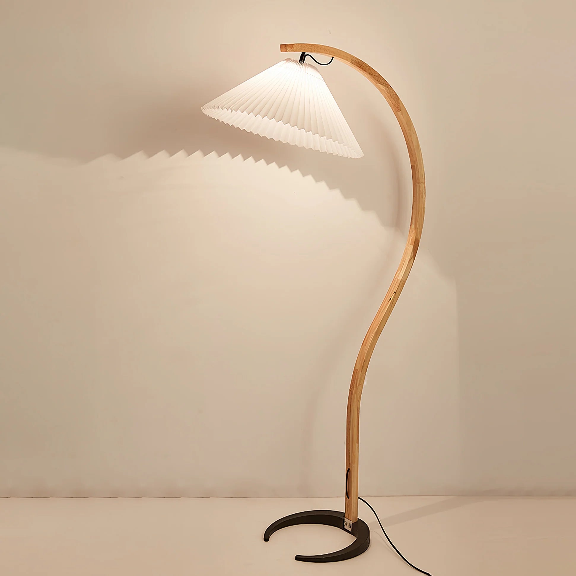 Lampadaire rétro Scandic Arc en métal