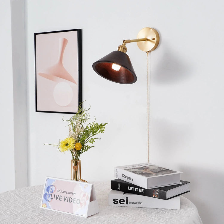 Nostalgisk væglampe i trækopper