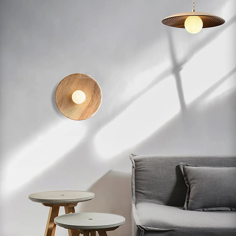 Klassisk væglampe i rund ask