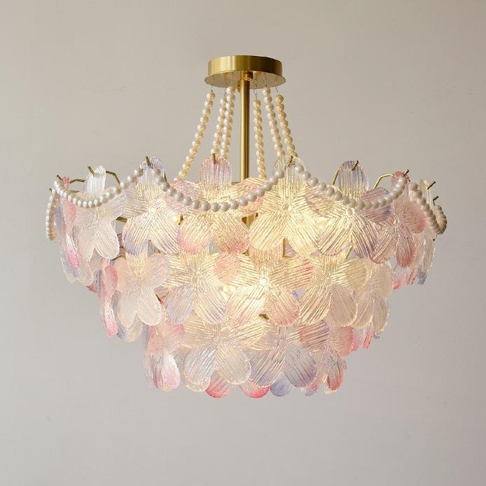 Elegante lampadario in cristallo di perle con fiori color crema
