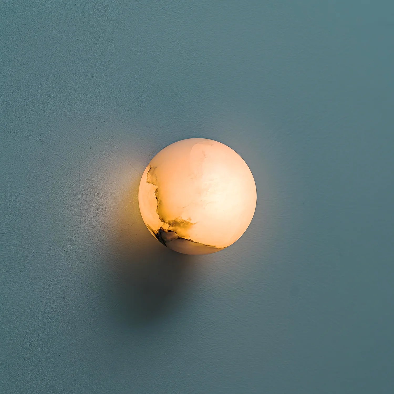 Lampada da parete a globo in alabastro
