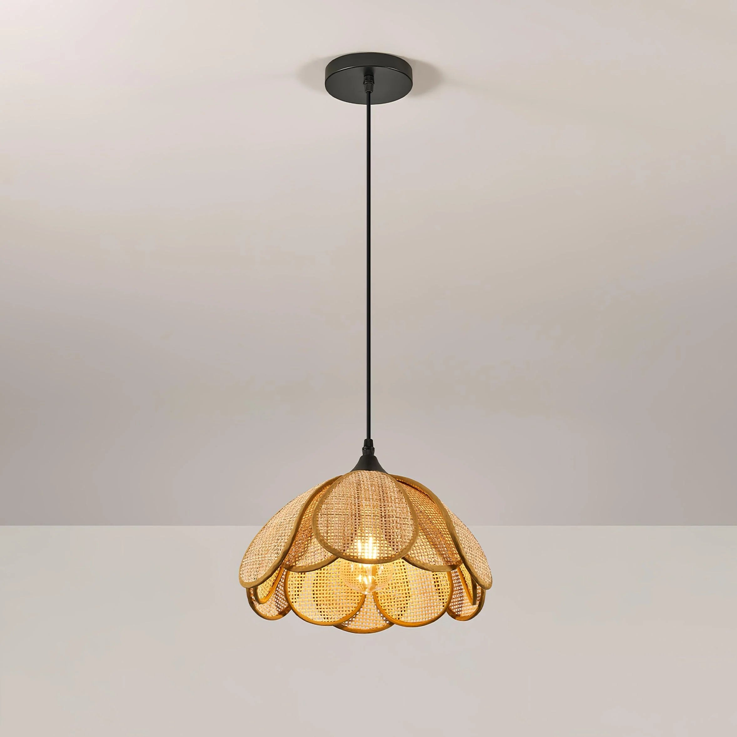 Lampada a sospensione in fiore di rattan