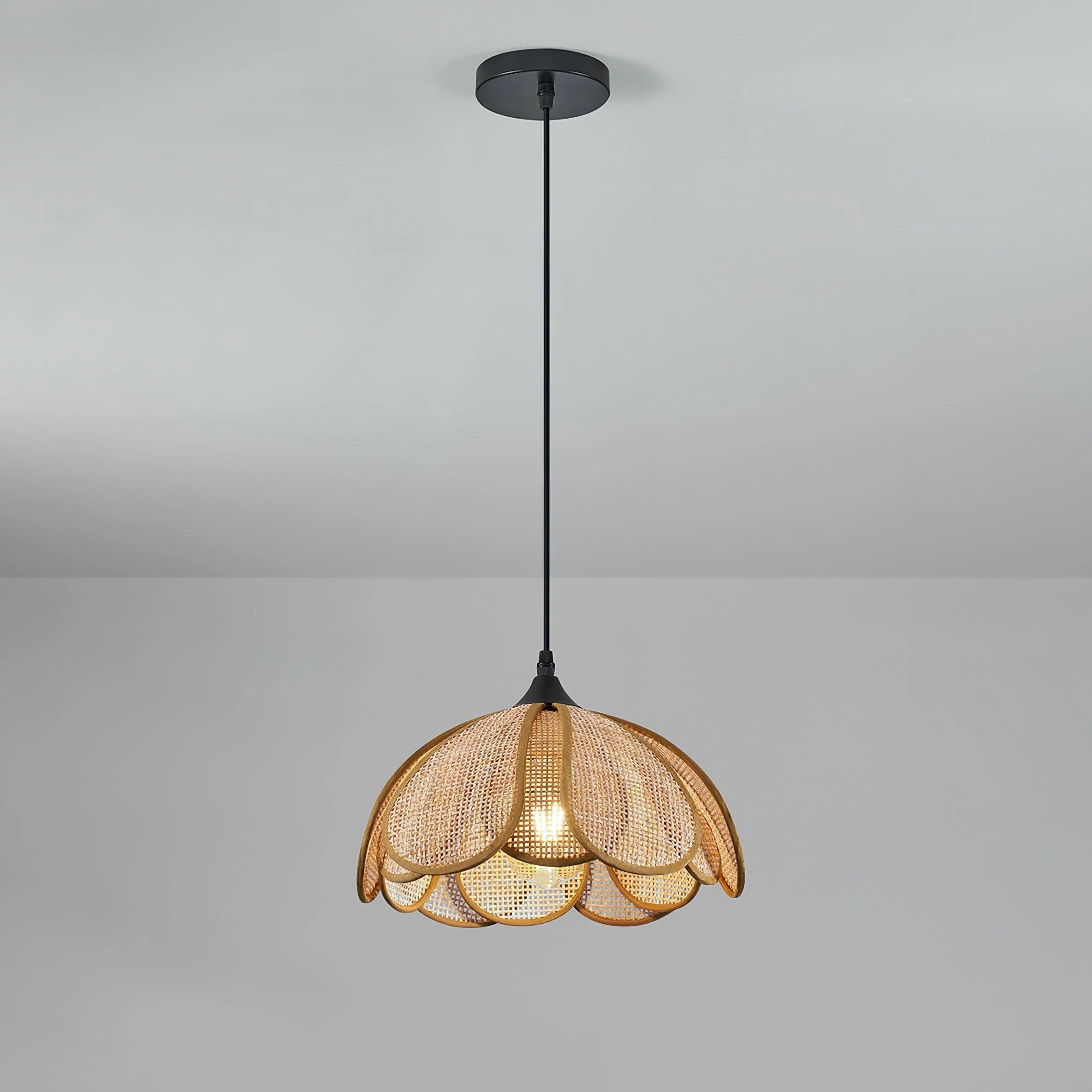 Lampada a sospensione in fiore di rattan