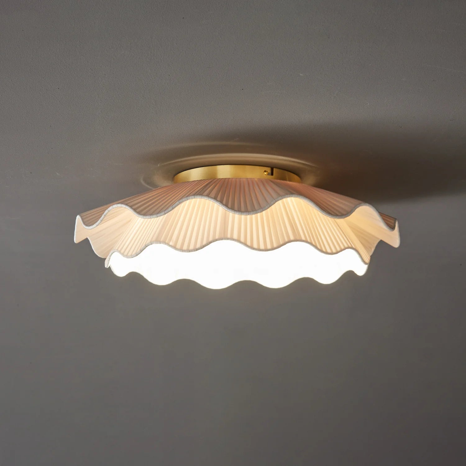 Plafonnier contemporain en tissu ondulé