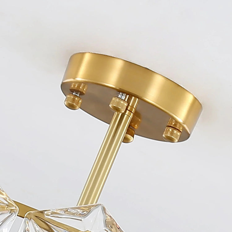 Elegant lysekrone i diamantglas