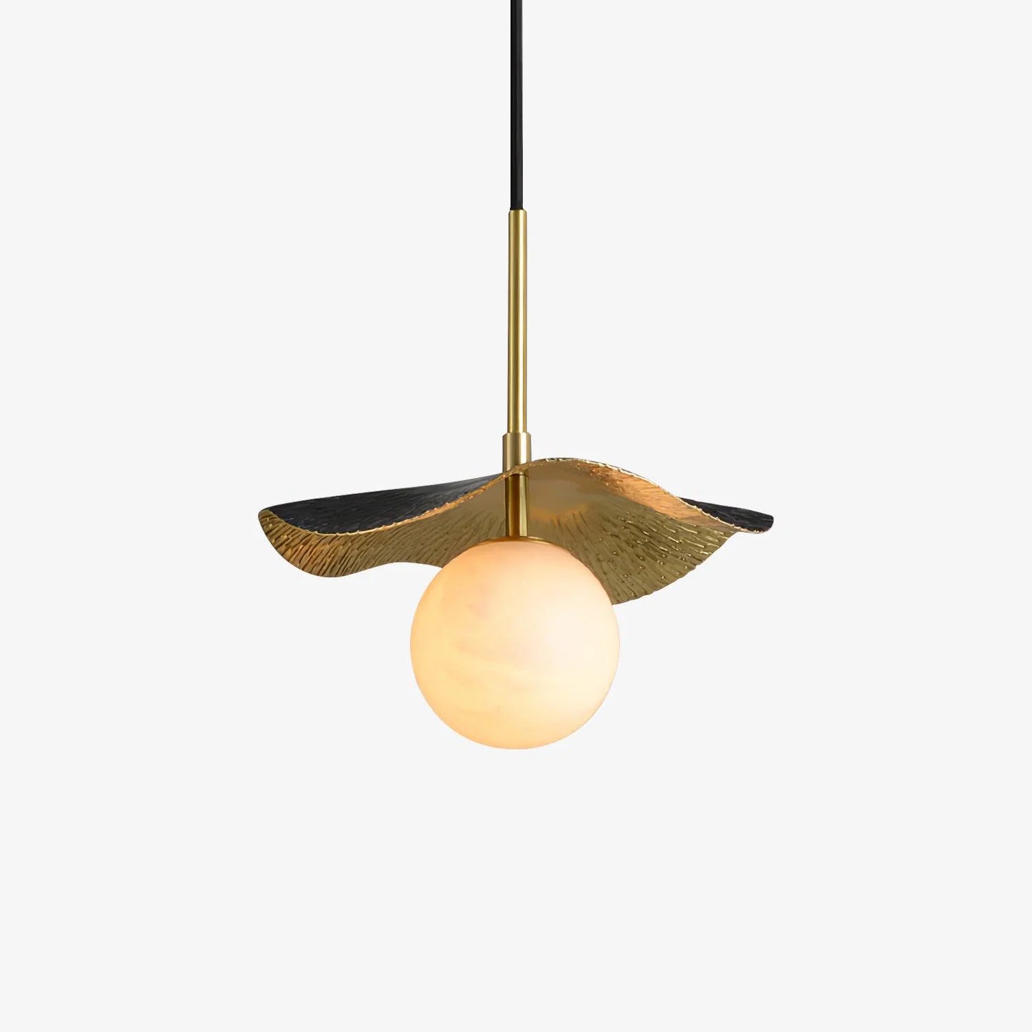 Lampe à suspension tendance en marbre feuille stylisée