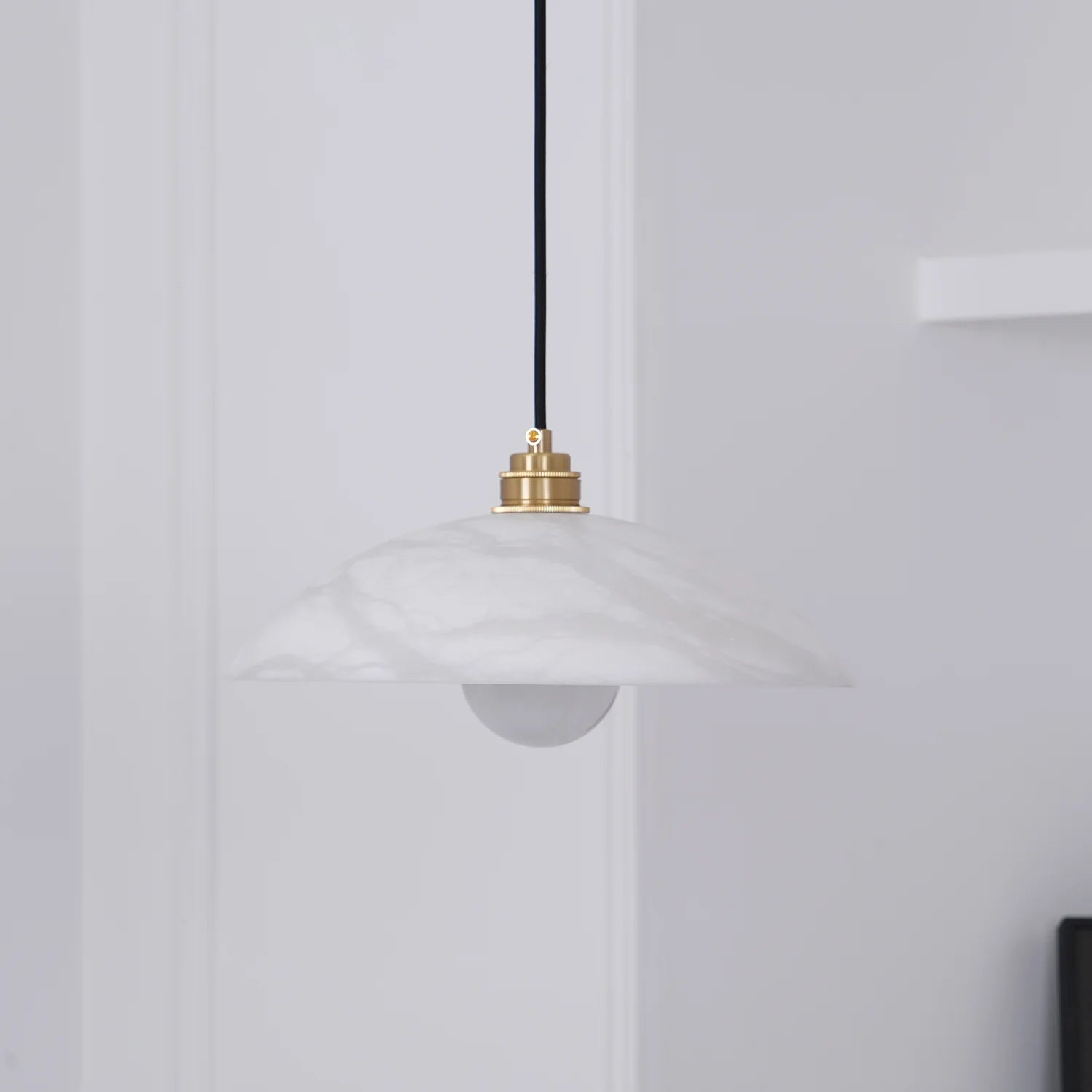 Moderne buet fad inspireret marmor pendellampe