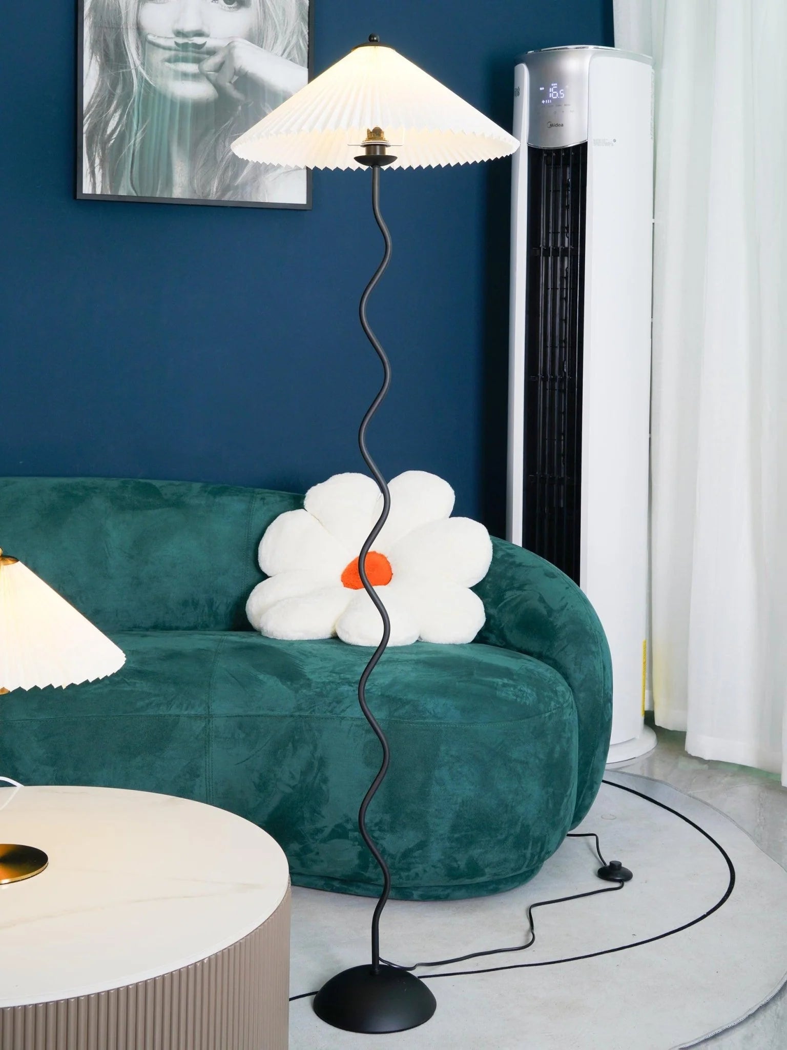 Lampadaire traditionnel en tissu et métal courbé