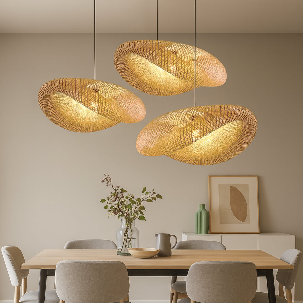 Modern taklampa i bambu