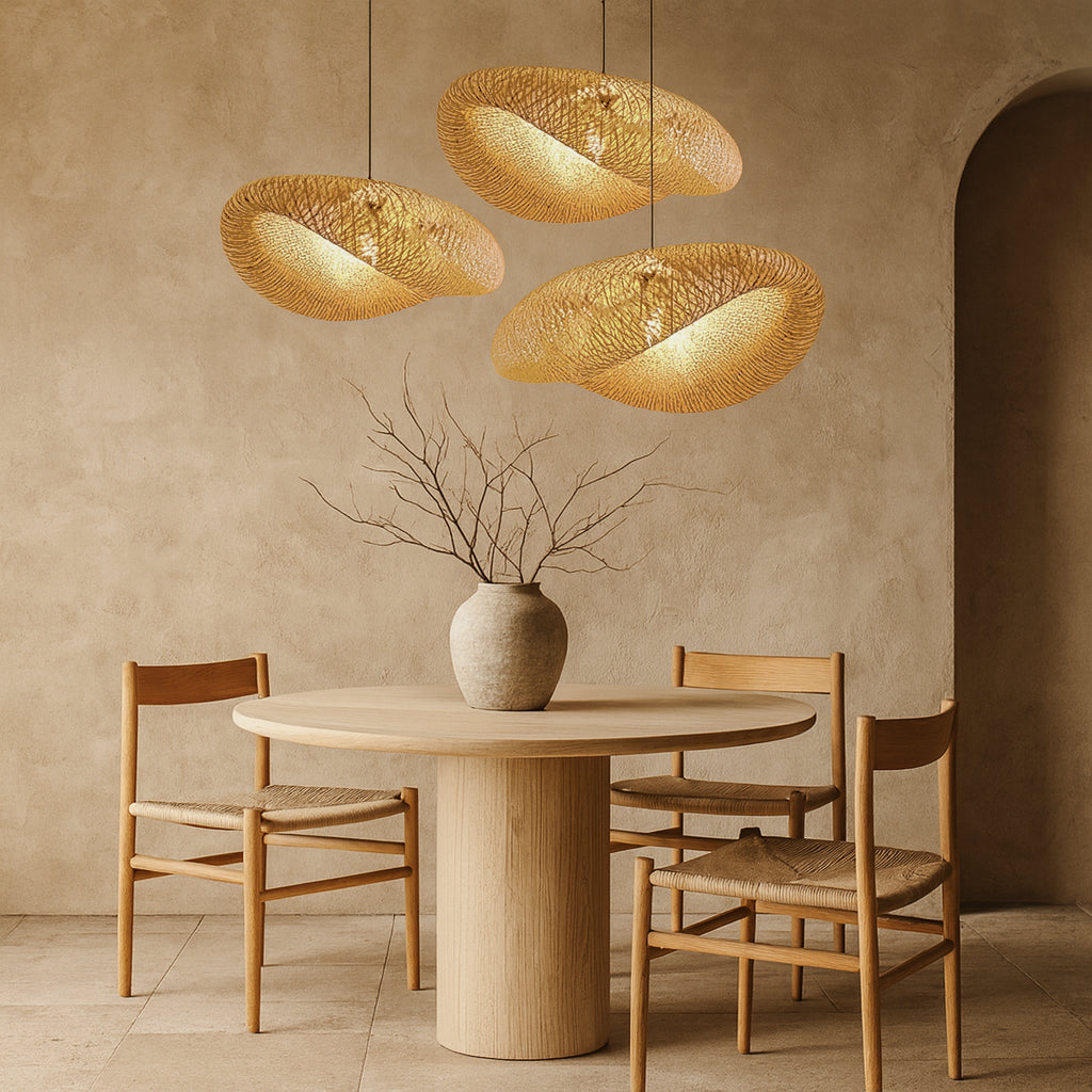 Modern taklampa i bambu
