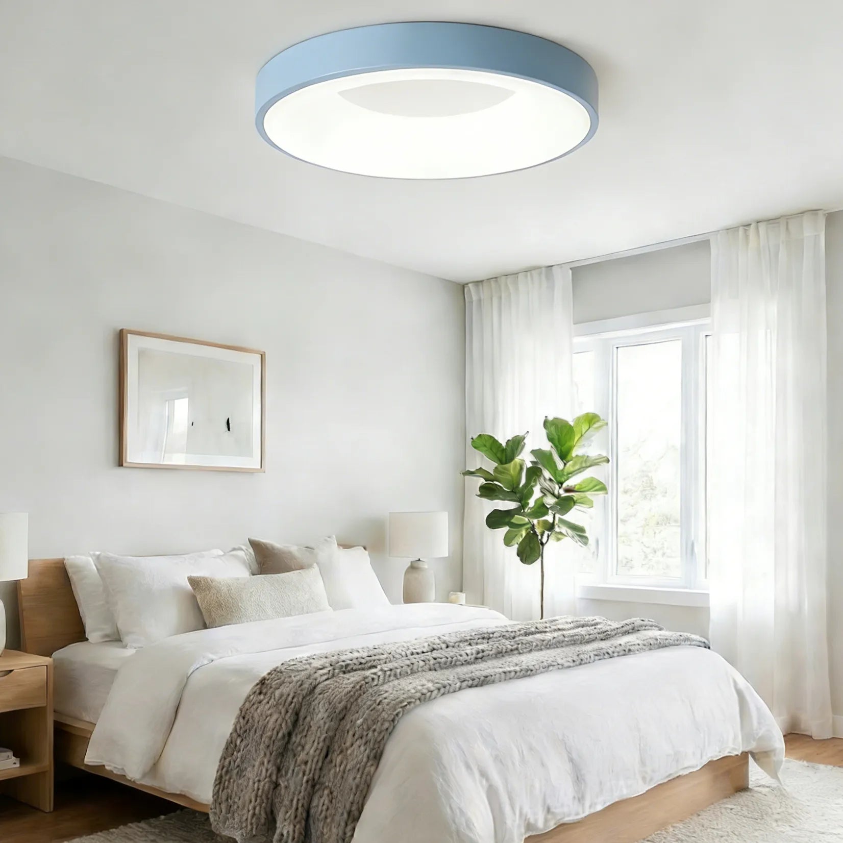 Moderne, schlichte, farbenfrohe Deckenleuchte